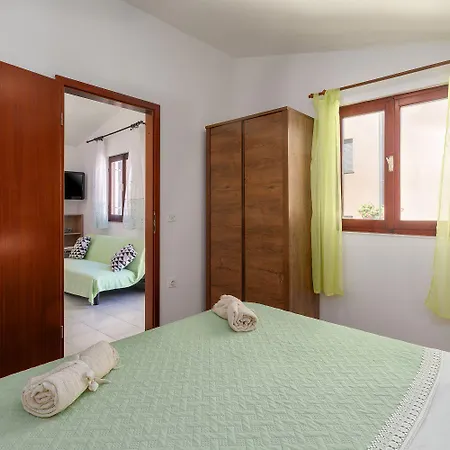 Charmantes Nur 600 Meter Zum Und Wenige Minuten Zum Historischen Zentrum Appartement Poreč