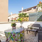 Charmantes Nur 600 Meter Zum Und Wenige Minuten Zum Historischen Zentrum Apartment Porec