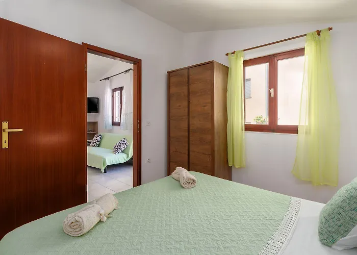 Charmantes Nur 600 Meter Zum Und Wenige Minuten Zum Historischen Zentrum Appartement Poreč
